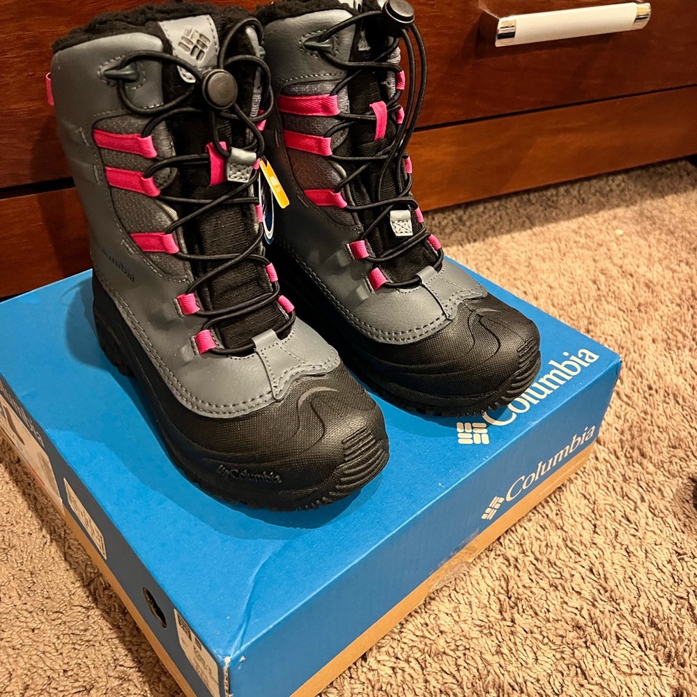 Columbia snow boots youth size 4